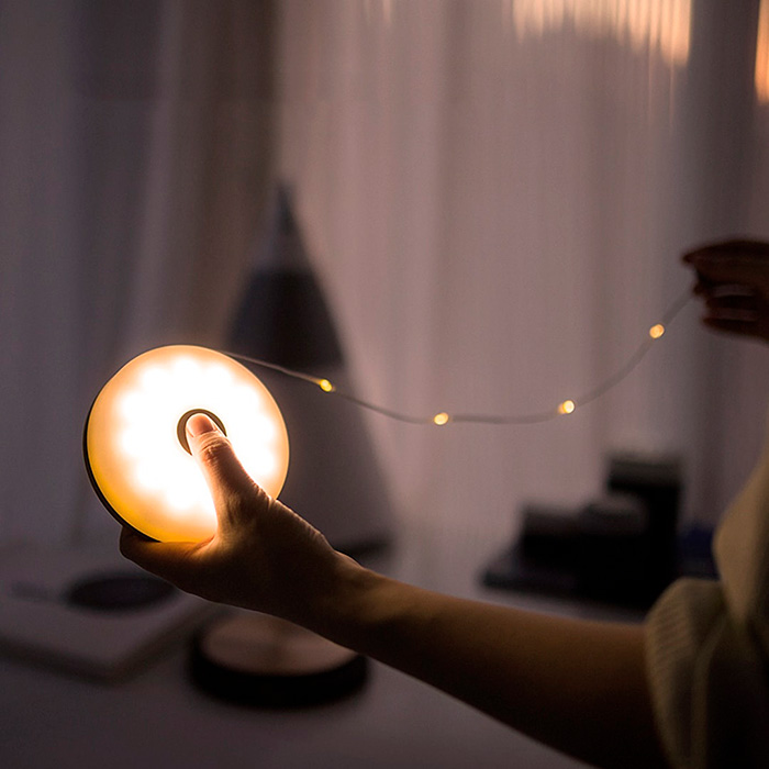 Lampa cu LED este potrivită atât pentru utilizare în interior, cât și în exterior!