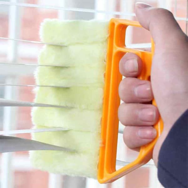 BlindsBrush, perie inovatoare din microfibre care curăță jaluzelele de două ori mai repede pe ambele părți simultan - Image 3