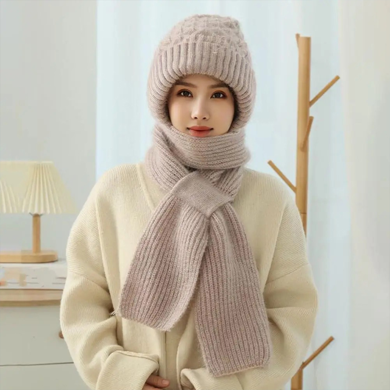 CapScarf, căciulă de iarnă pentru femei cu fular atașat - Image 1