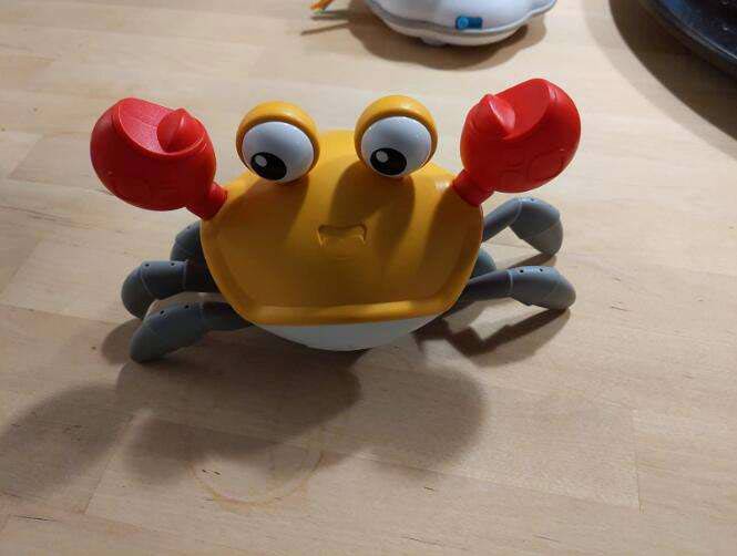 CrawlingCrab, jucărie interactivă în formă de crab, care se mișcă atunci când te apropii de el - Image 1
