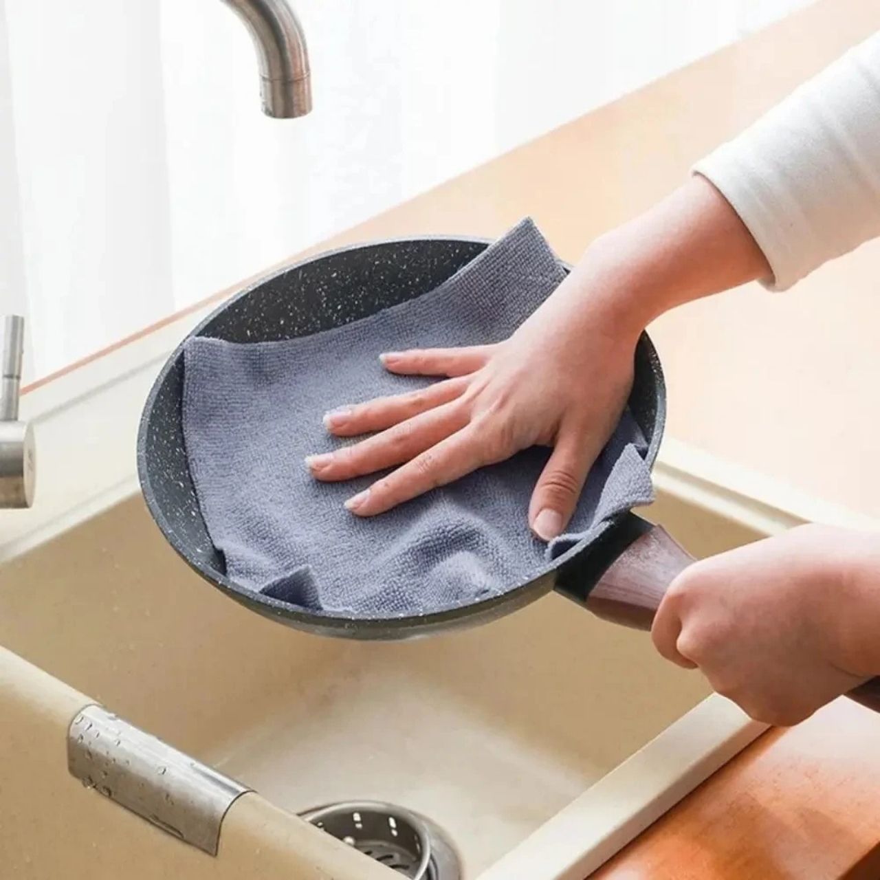 Lavete de curățare din microfibră pe rolă (30 de bucăți), KitchRoll - Image 2