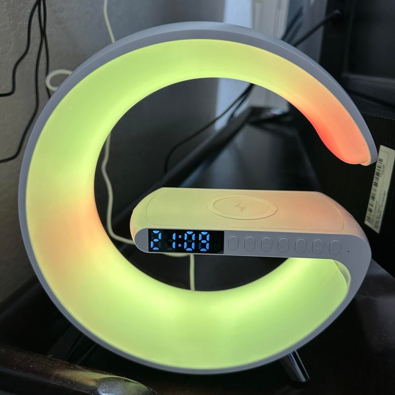 MoonCharge - un încărcător wireless elegant și o lumină ambientală într-unul singur - Image 1