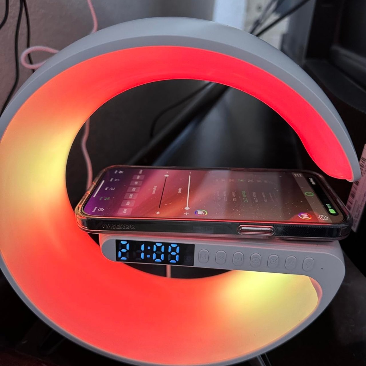 MoonCharge - un încărcător wireless elegant și o lumină ambientală într-unul singur - Image 4
