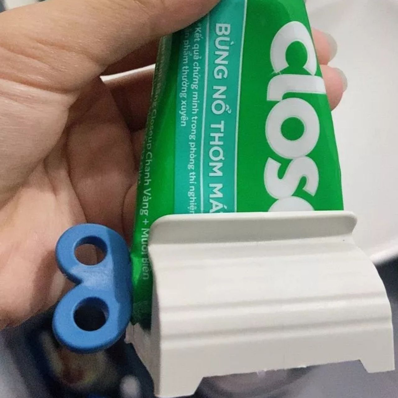 ToobSqueezer, dispozitiv de stoarcere a pastei de dinți - Image 2